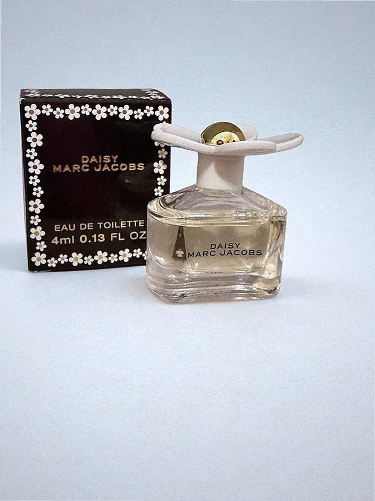 Marc Jacobs Daisy Eau de Toilette Miniature Bottle 4ml/0.13 fl oz w/ Box